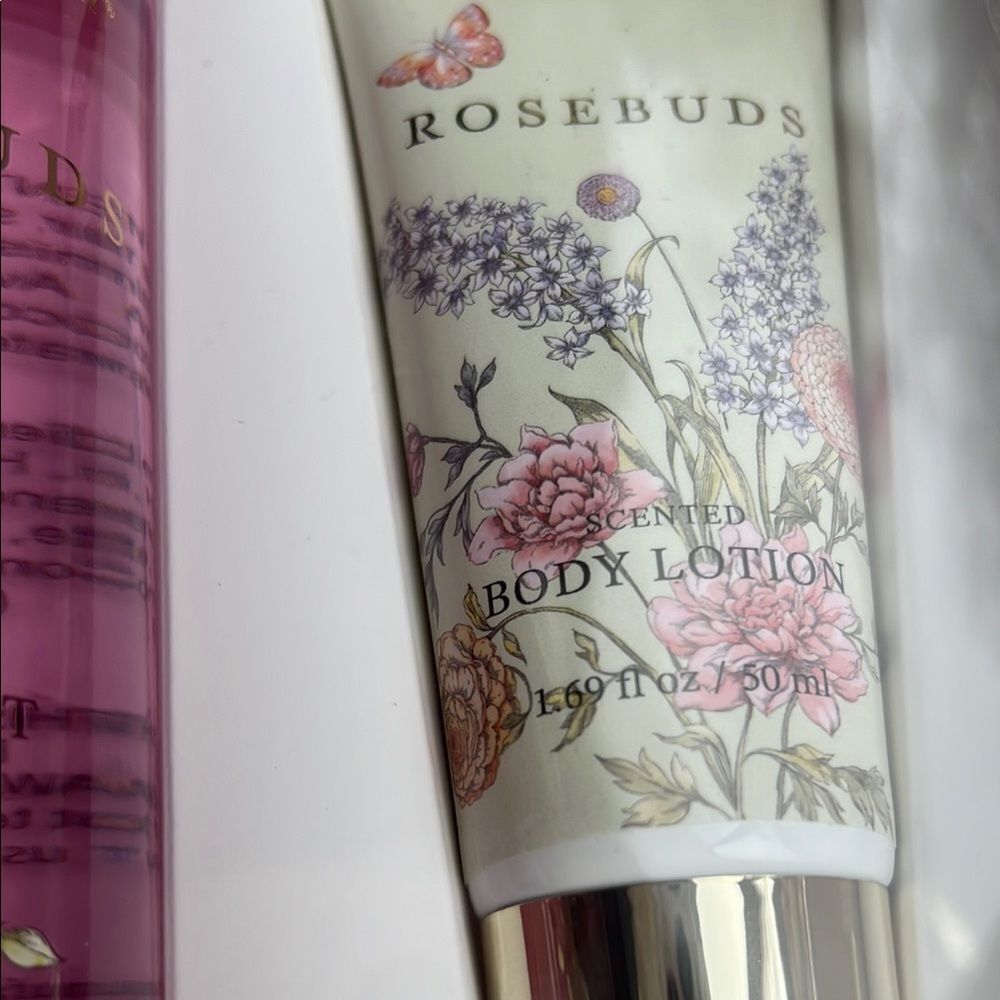 Wright’s Apothecary Rosebuds Body Mist & Lotion Set - Picture 4 of 8
